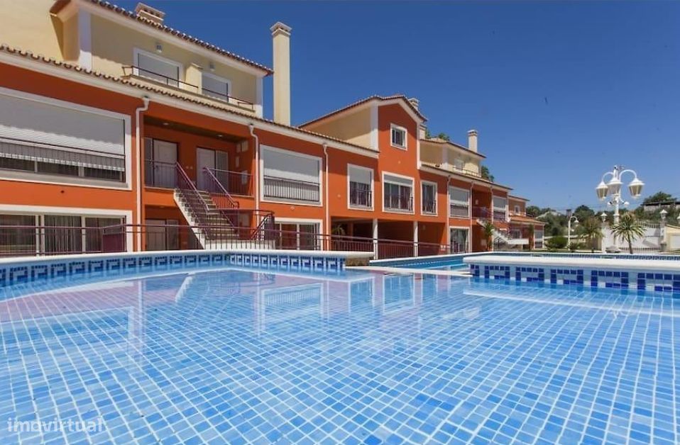 Apartamento T3 com garagem e piscina em Tomar