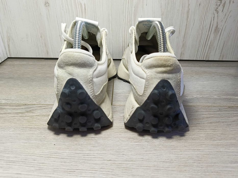 New Balance 327.       .