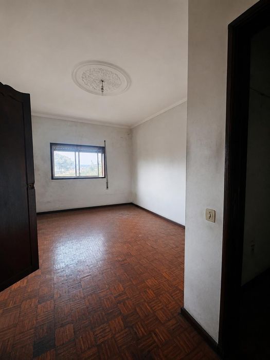 Apartamento T4 com garagem fechada