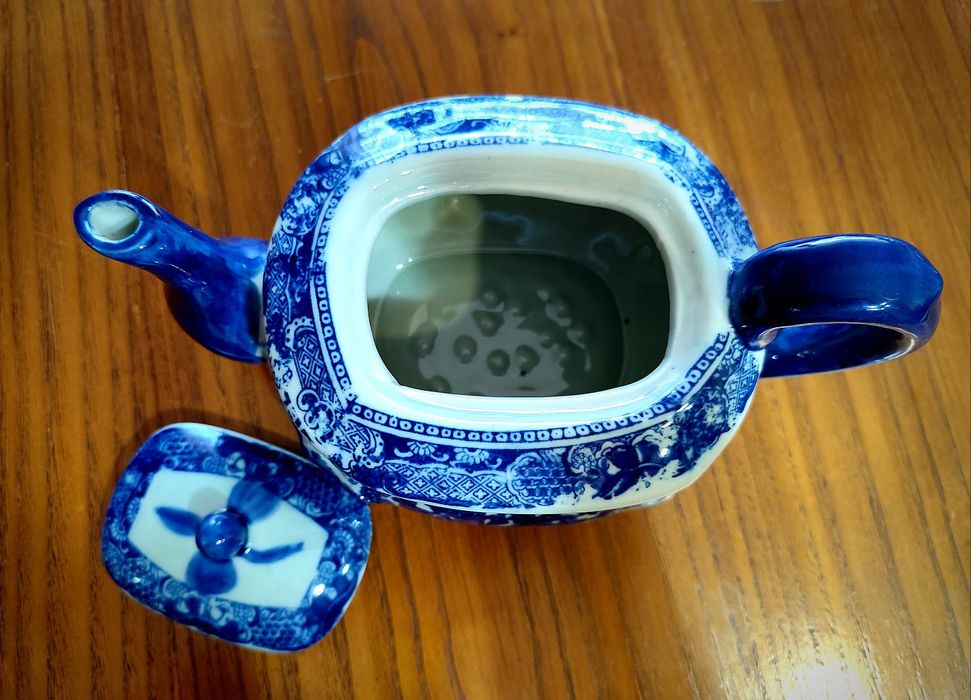 Bule de Chá Antigo Victoria Ware Ironstone – Estilo "Flow Blue"