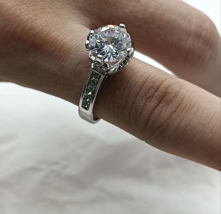 Anel de prata e zirconia 5,5g