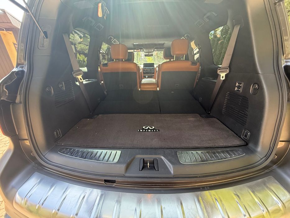 Samochód infiniti QX80