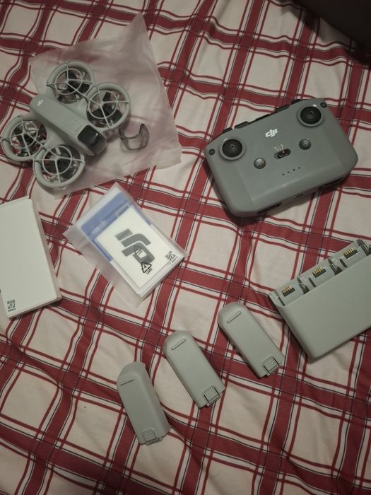 Drone DJI NEO c/ controlo remoto, 4 baterias, carregador, kit hélices reserva e mala de arrumação