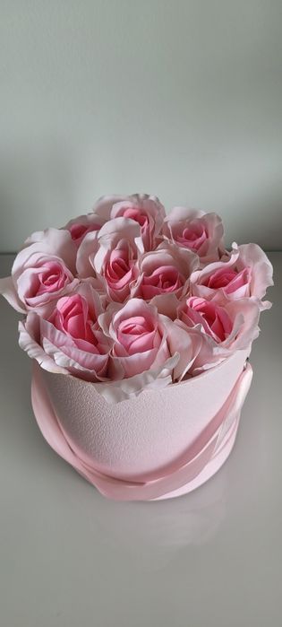 Wieczne róże, kwiaty w pudełku