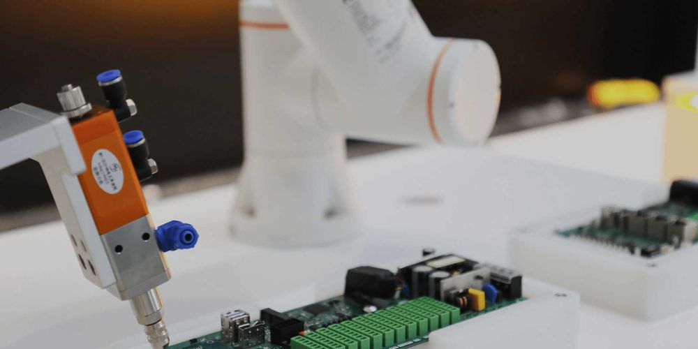 Robot współpracujący - Cobot FR3 - powtarzalność 0,02mm