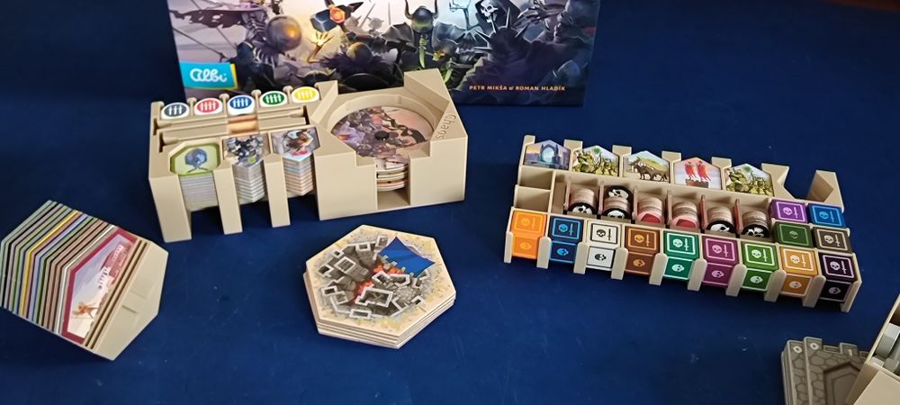 Karak 2 insert + dodatki Chaos, Imperium + promki + siatki na kafle