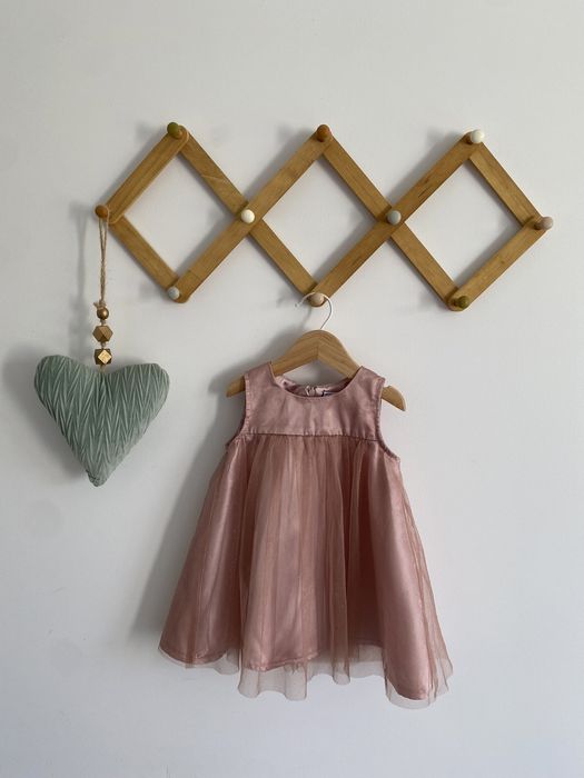 Sukienka vrs 80 pudrowy róż drobinki tiul