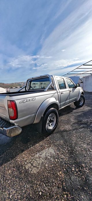 Nissan Navara. recentemente pintada. muito estimada. meter gasóleo e andar. — photo 5