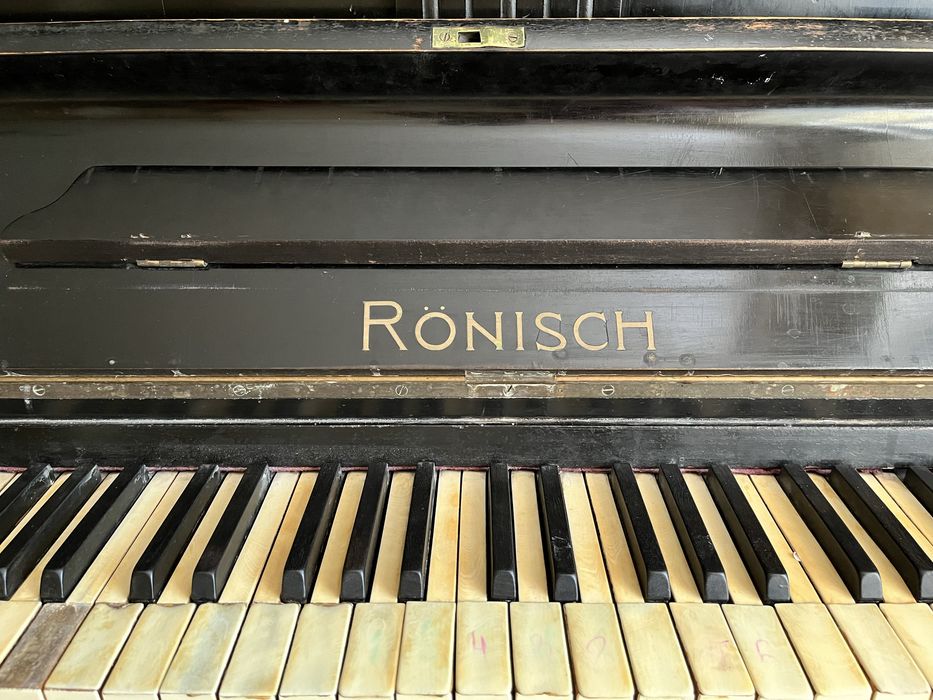 Отдам! Антикварное пианино(фортепиано) Ronisch 1912-1914 год.