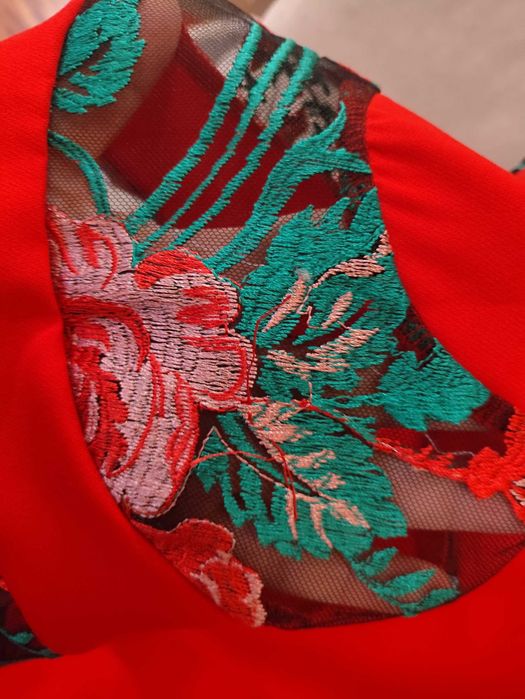 Сукня жіноча яскраво червона