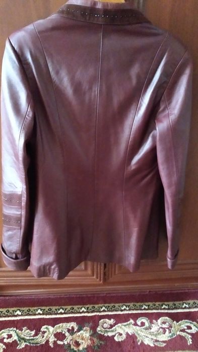 Шкіряна жіноча куртка