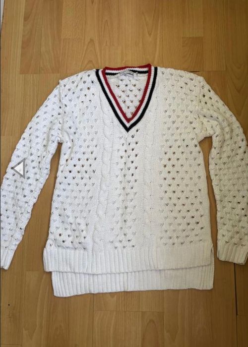 Легенький жіночий светрик в дірочку