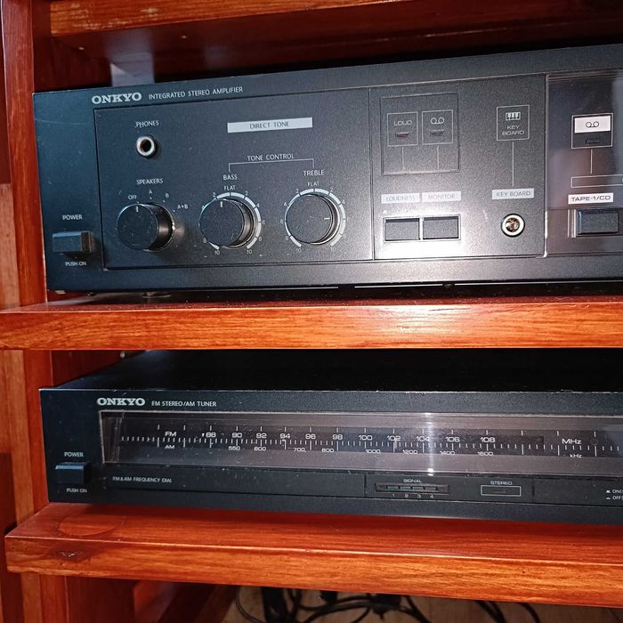 Продам тюнер Onkyo T-22.
