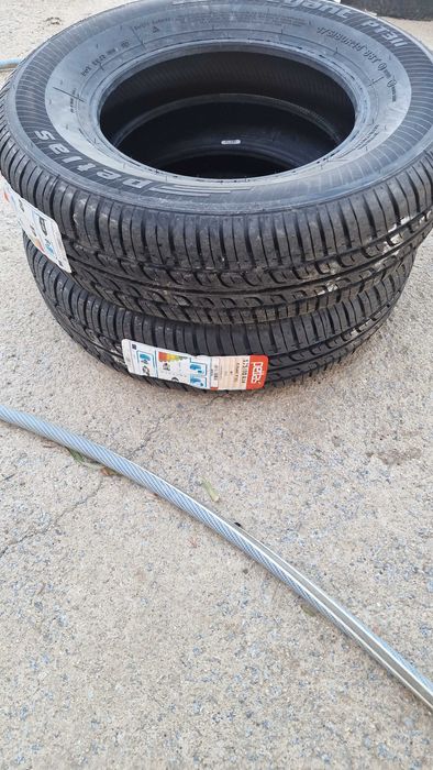 À venda 2 pneus 175/80 R14 NOVOS
