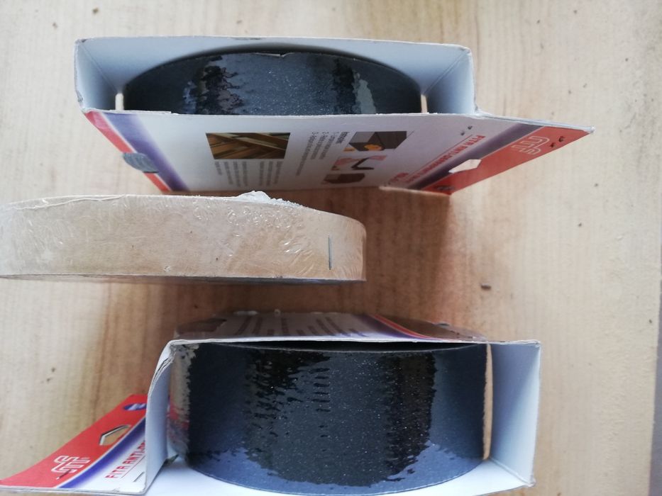 Fita adesiva antiderrapante