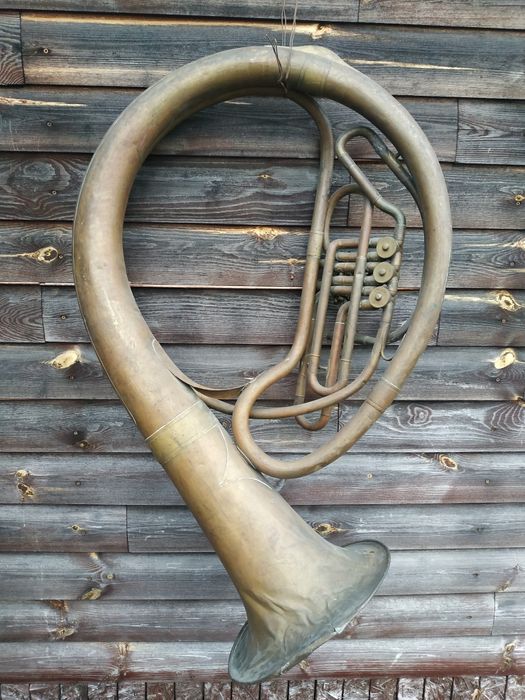 Duży retro mosiężny róg waltornia dekoracja rekwizyt do sesji zdjęciow