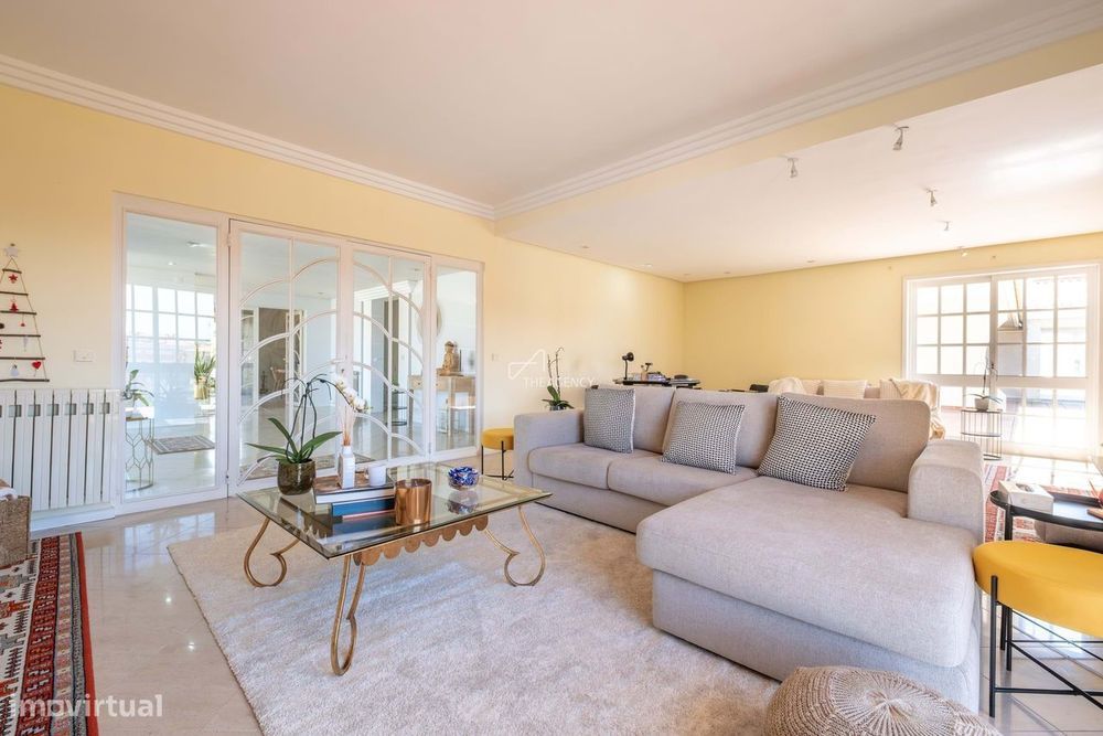 Luxuosa Casa T13 com Piscina e Jardins em Arcozelo – Um Refúgio à Beir