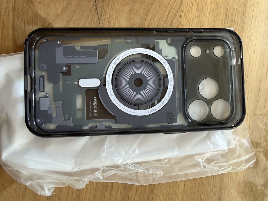 Spigen ultra hybrid iphone 17 pro max