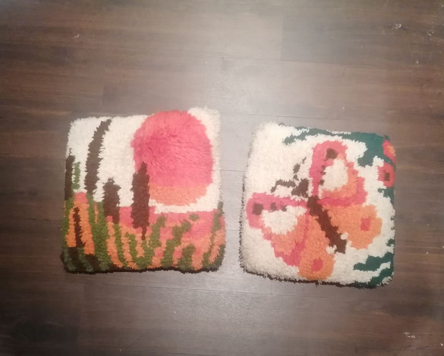 Duas almofadas em lã Esmirna