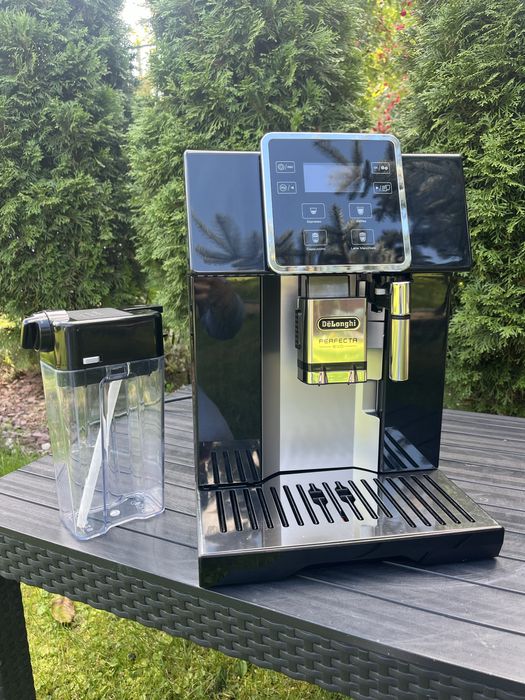 Кавоварка DeLonghi Perfecta EVO з Німеччини в хорошому стані!