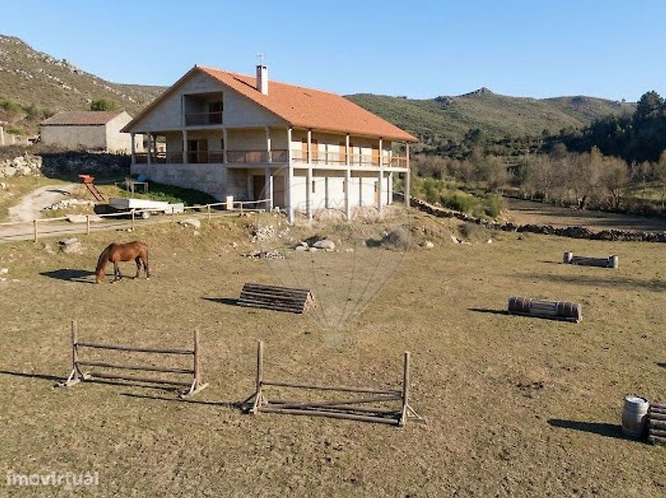 Moradia T4 para venda