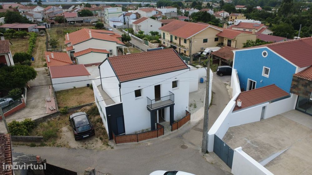 Moradia Isolada com três quartos.