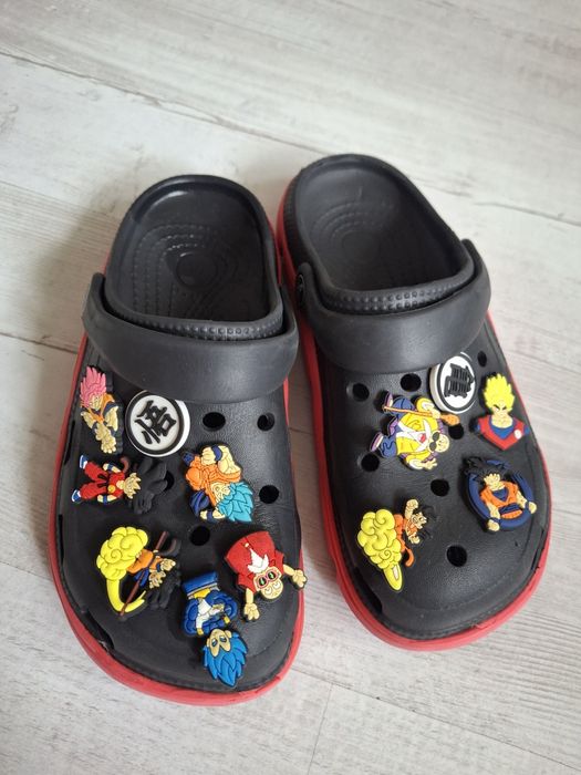 Crocsy chodaki Naruto przypinki 38