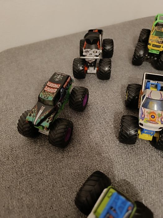 Zestaw 8 sztuk Monster Truck Hot Wheels