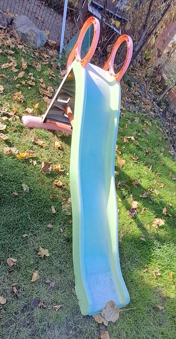 Zjeżdżalnia ogrodowa że zjazdem o długości 2m