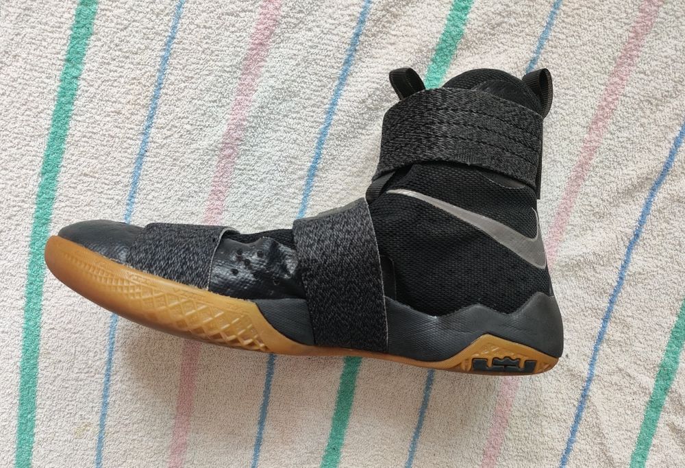 Кроссовки Nike Lebron soldier 10 sfg 42 розмір (оригінал).