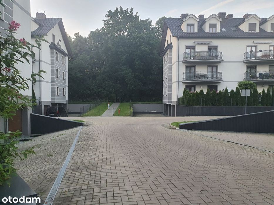 Zamkniete osiedle. Apartament. Ogródek. 2 garaże