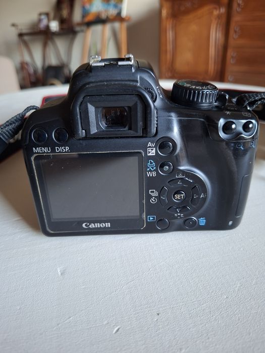 Canon EOS 1000D + Lente 18-55mm