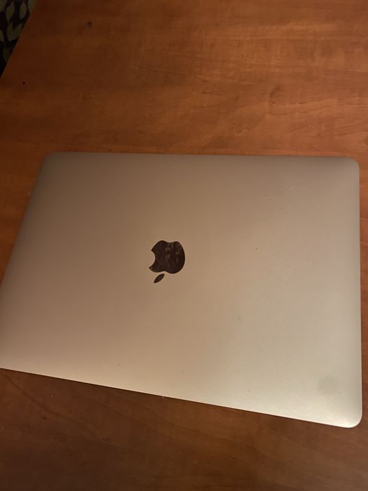 Продам Macbook air 13 m1 8gb 256gb