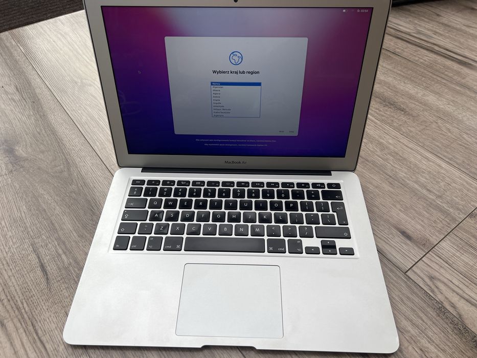 MacBook Air 13” Early 2015 / i5 / 8GB / 256GB – sprawny, wady wizualne