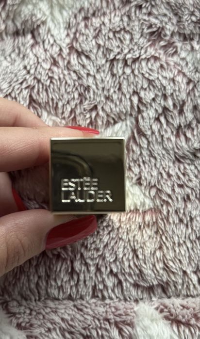 Помада Estee Lauder