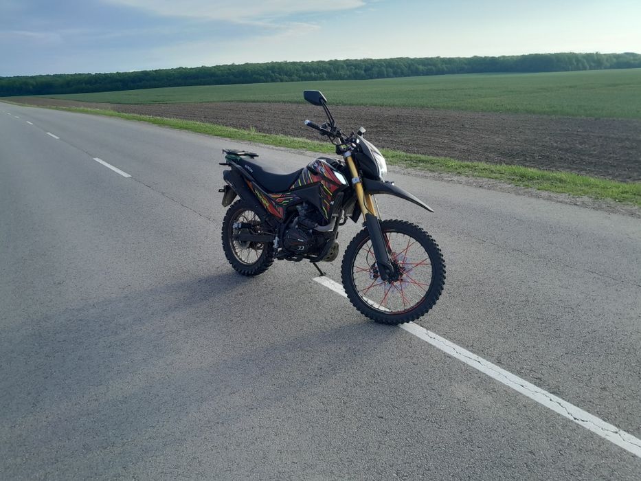 Мотоцик находу сів поїхав