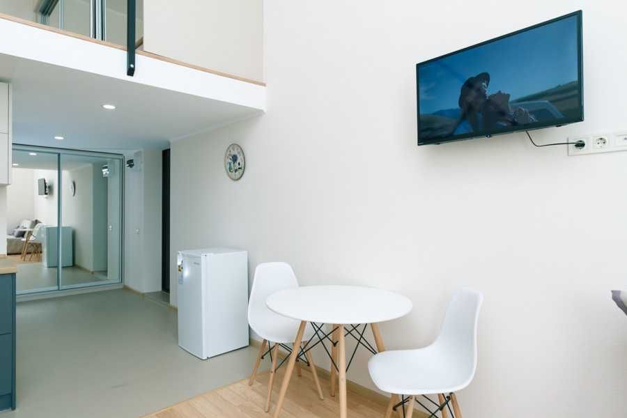 Здам подобово стильні дворівневі апартаменти, біля метро Берестейська.