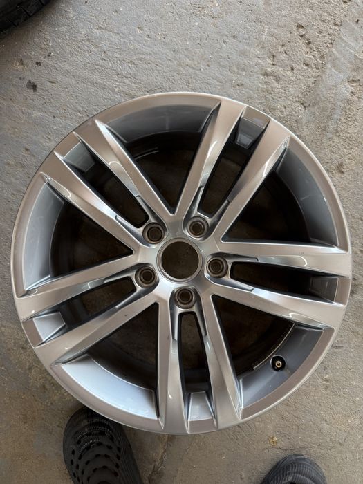 оригінальний диск один  VW Salvador для Volkswagen Passat B8