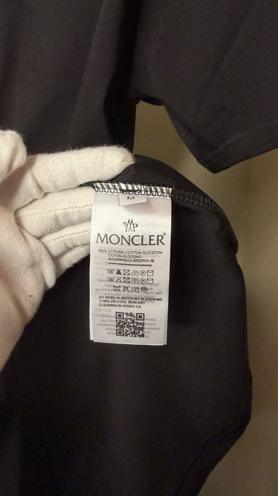 T-shirt Moncler preto Novo