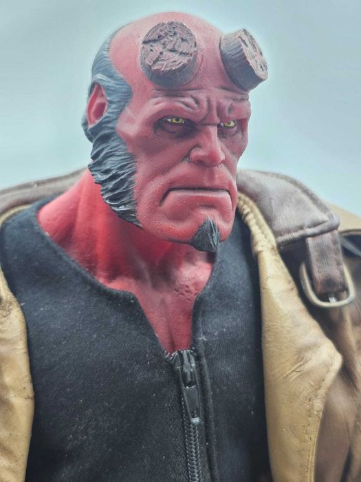 Hellboy duża piękna figurka kolekcjonerska 42 cm skala 1/6