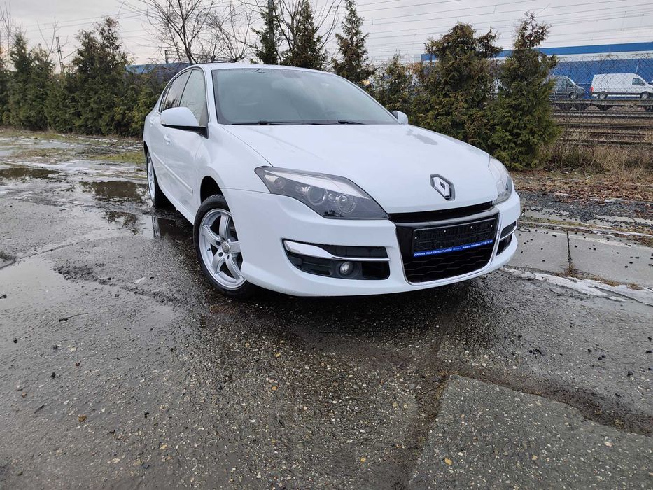 Fajna biała limuzyna Renault Laguna 3 benzyna 2.0 140KM 6 biegów