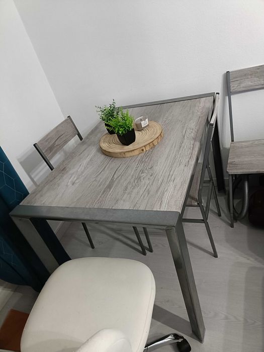 Mesa de cozinha usada