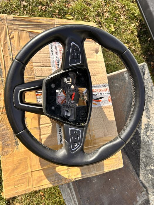 Kierownica Focus MK3 FL