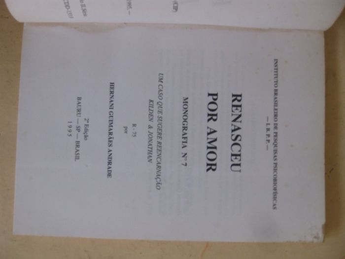 Renasceu por Amor de Hernani Guimarães Andrade