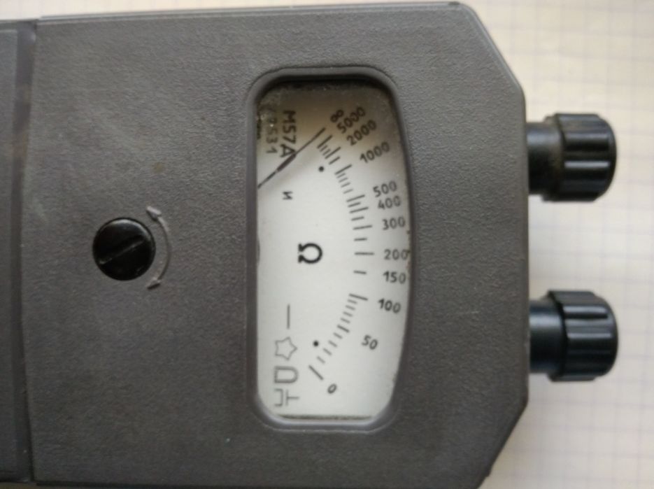 Przyrząd do zdejmowania izolacji z przewodów elektrycznych