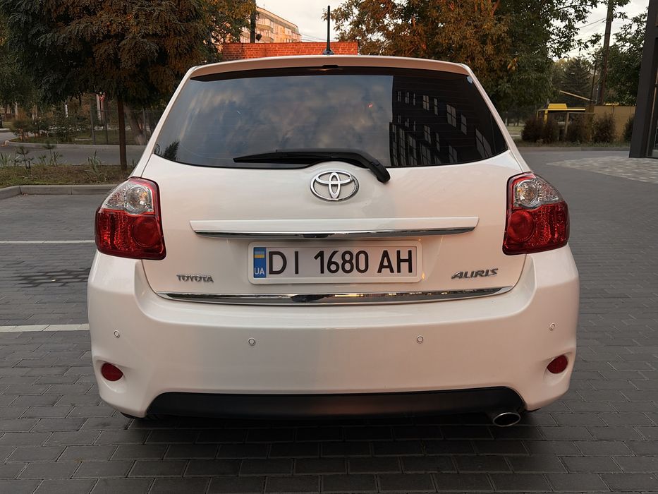 В продажу Toyota Auris 2010 рестайлінг
