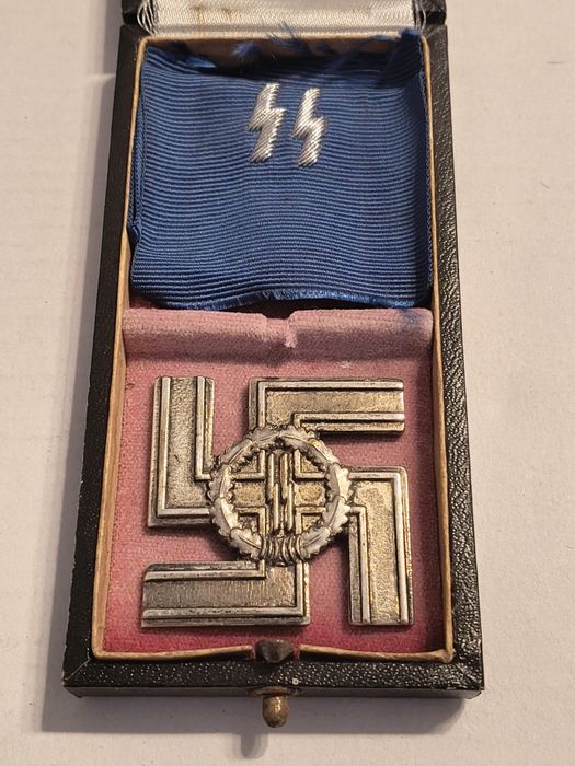 Militaria Medalha de 12 anos em  estojo das SS