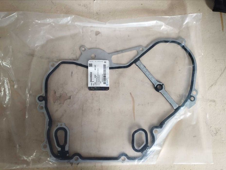 Прокладка передньої кришки олійного насоса GM 24435052 Opel Vectra C (двигуни Z22SE, Z22YH, Z20NET) Опель Вектра Ц