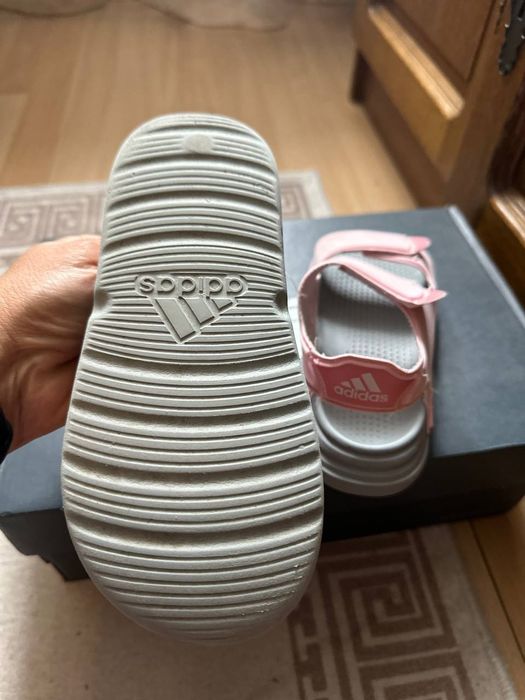 Adidas сандалі для дівчинки