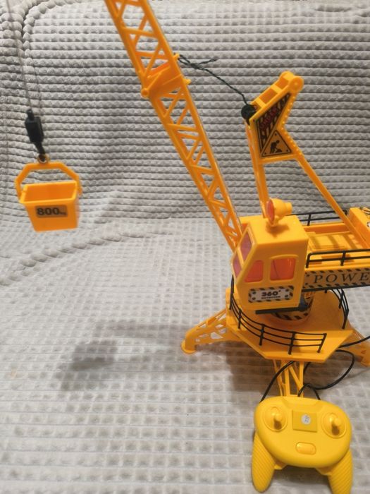 Будівельний кран на пульті